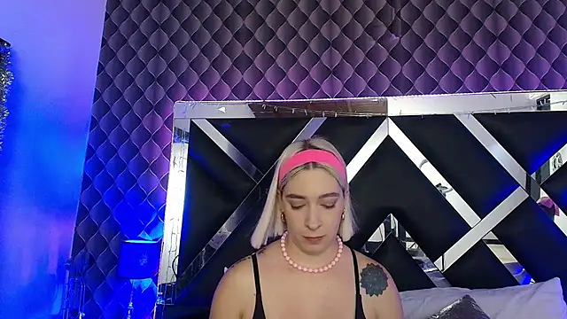 victoriaa lee  online show from July 25, 9:22 pm