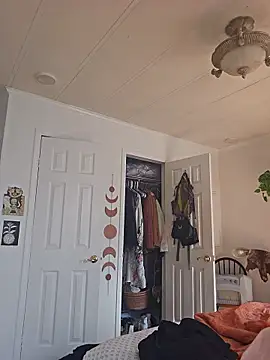 mossy kiss online show from January 17, 4:47 pm