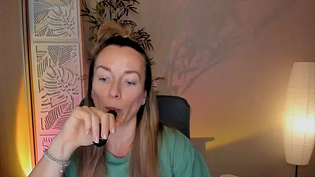 RebeccaMartinez online show from February 14, 7:10 am