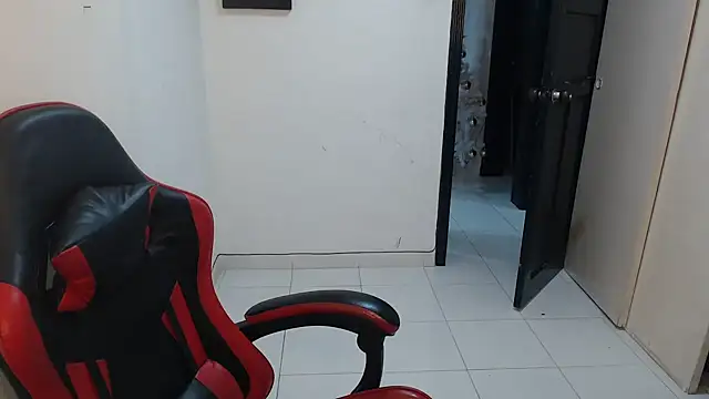 Liamiler01  online show from December 5, 3:06 am