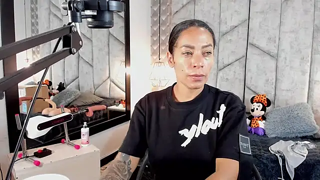Snapshot of NiicolleMiller chatting on October 17, 12:19 pm NiicolleMiller online show from October 17, 12:19 pm