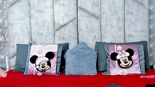 NiicolleMiller online show from December 4, 1:13 pm