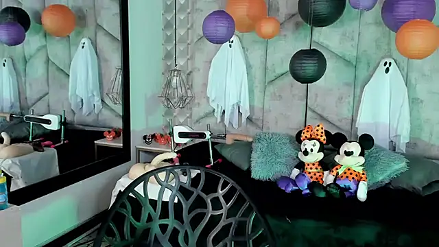 NiicolleMiller online show from October 25, 6:04 pm