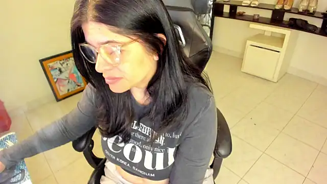 BellaFlaming online show from April 30, 10:42 am