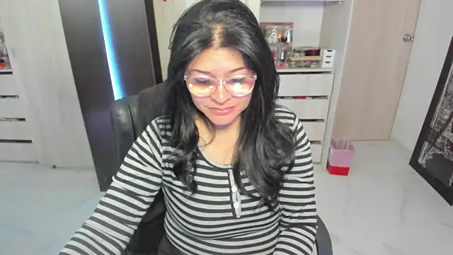 BellaFlaming online show from July 31, 11:44 am
