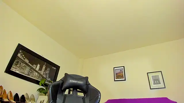 BellaFlaming online show from February 26, 11:42 am