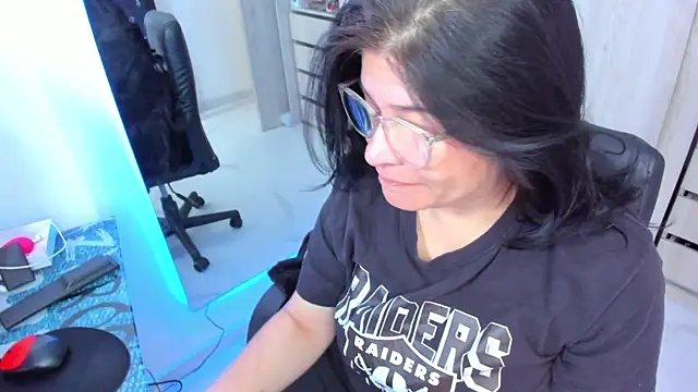BellaFlaming online show from June 24, 1:32 pm