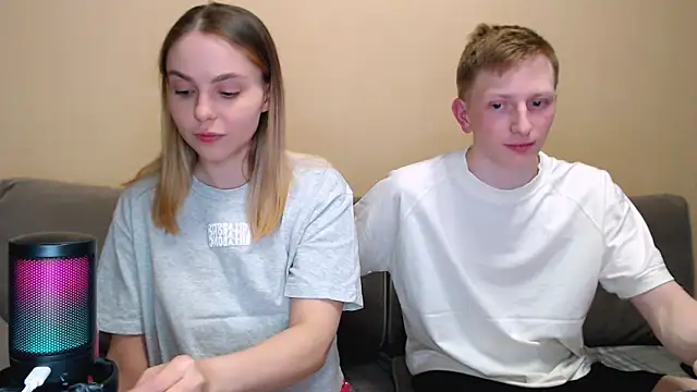 juliaanddima online show from May 2, 10:02 pm