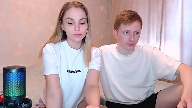 juliaanddima online show from May 28, 8:23 am