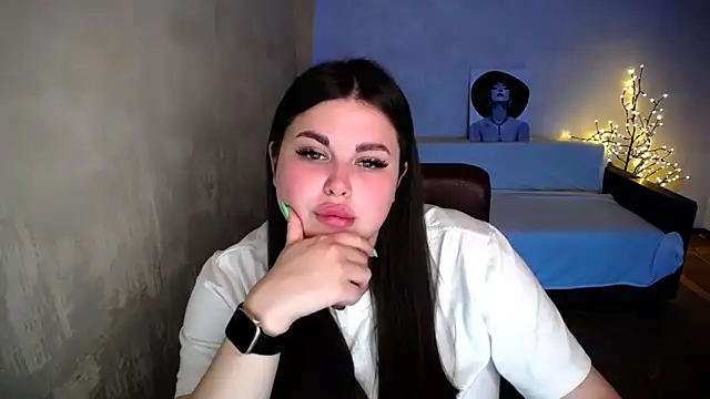 Emily Mo online show from August 6, 7:37 am