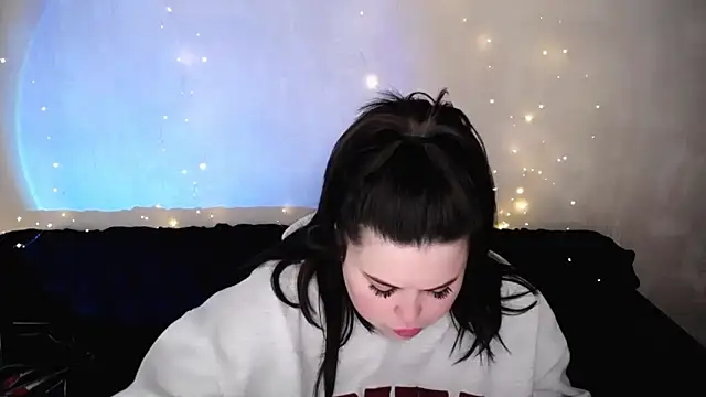 Emily Mo online show from March 11, 6:39 am