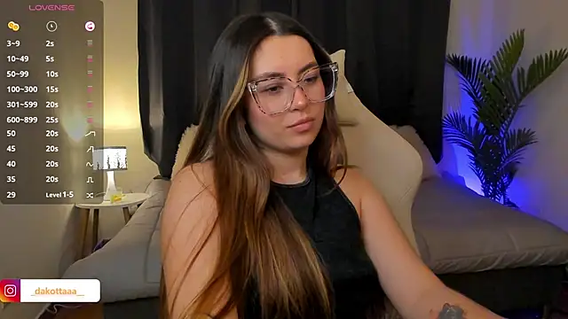 dakottaa  online show from November 28, 12:24 am