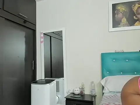 Snapshot of megan-hotxx chatting on October 16, 4:37 am megan-hotxx online show from October 16, 4:37 am