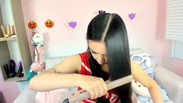 tinysara online show from October 6, 5:07 pm