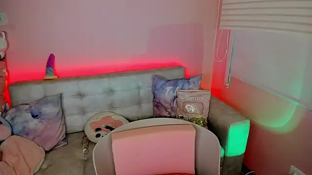 tinysara online show from July 17, 4:11 pm