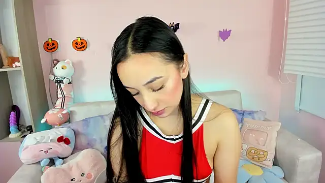 tinysara online show from October 18, 4:10 pm