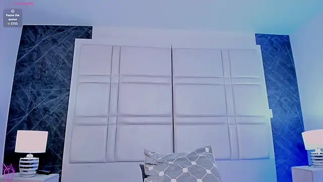 charlottewhitte online show from July 17, 11:47 am