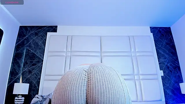 charlottewhitte online show from July 6, 10:53 am