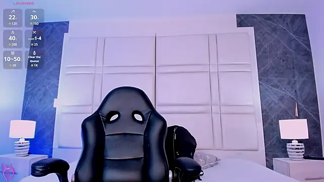 charlottewhitte online show from July 11, 11:43 am