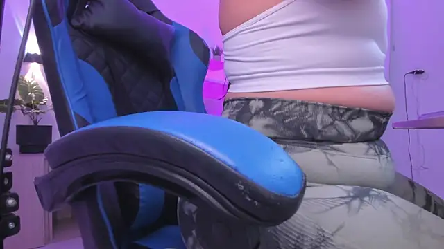 izaro22 online show from November 18, 1:01 pm