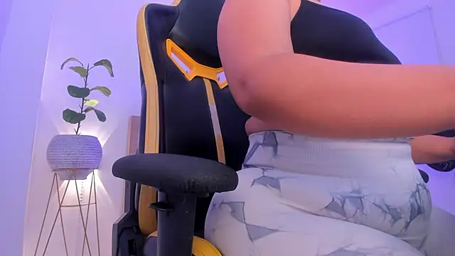 izaro22 online show from February 26, 2:32 am