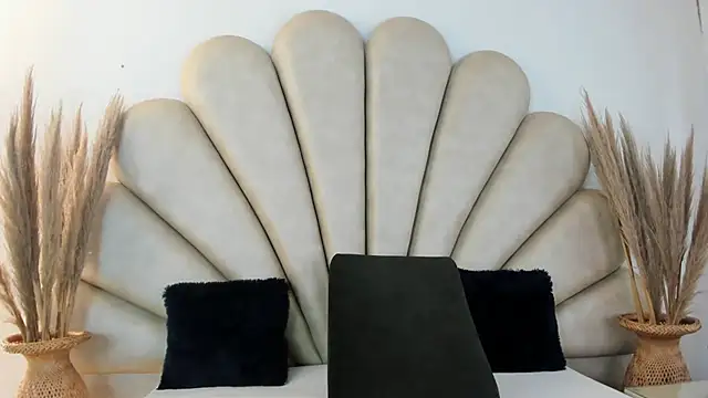 Natasha  Blue online show from November 19, 7:25 pm