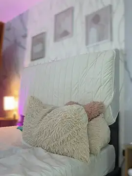 nicolette sweet  online show from June 12, 12:51 am