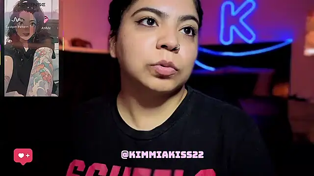 kimmiakiss22 online show from July 18, 1:31 am