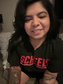 kimmiakiss22 online show from June 18, 1:07 am