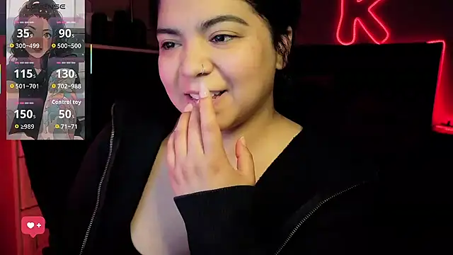 kimmiakiss22 online show from June 9, 4:12 am