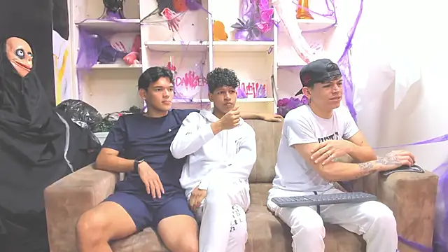 Snapshot of BvlgarVoyss chatting on October 27, 10:22 am BvlgarVoyss online show from October 27, 10:22 am