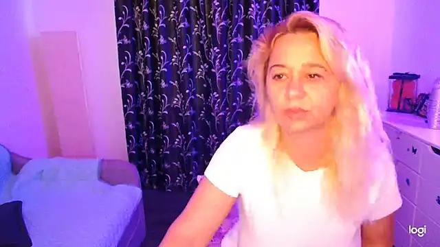 freyyamore1 online show from June 25, 5:45 am