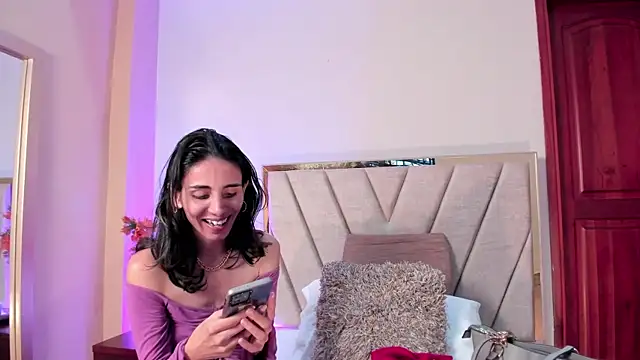 Nina Cavaali online show from November 25, 6:20 pm