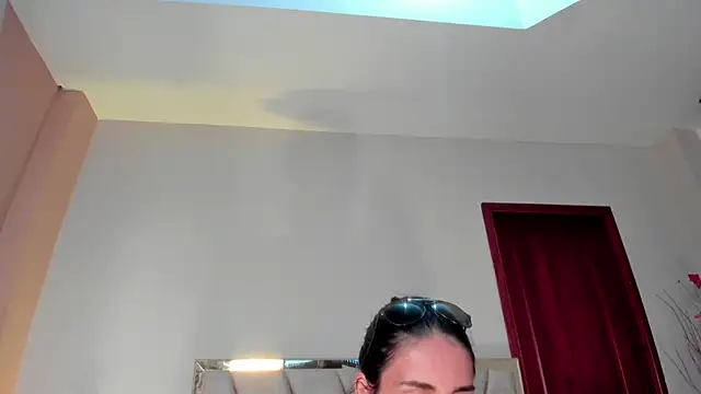 Nina Cavaali online show from December 4, 6:08 pm