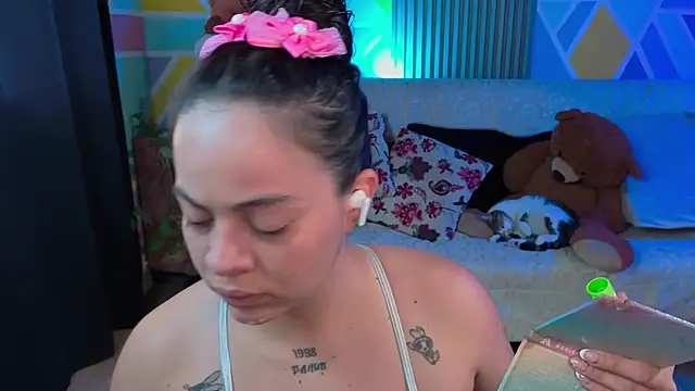 Cuttiealice online show from September 22, 5:22 pm