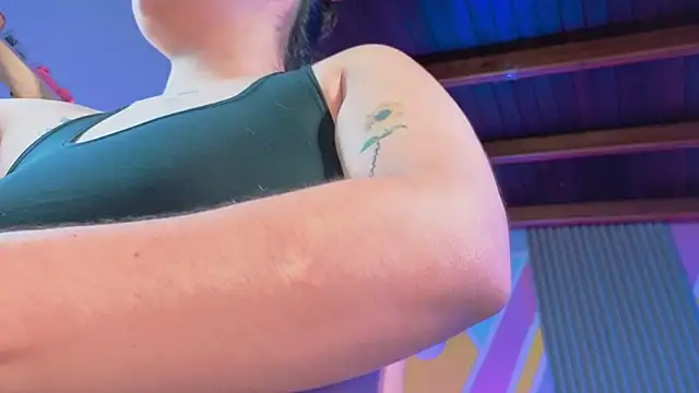 Cuttiealice online show from September 26, 6:05 pm