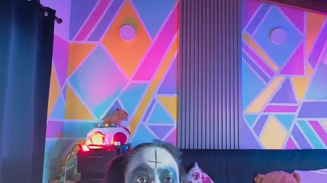 Cuttiealice online show from September 27, 6:15 pm