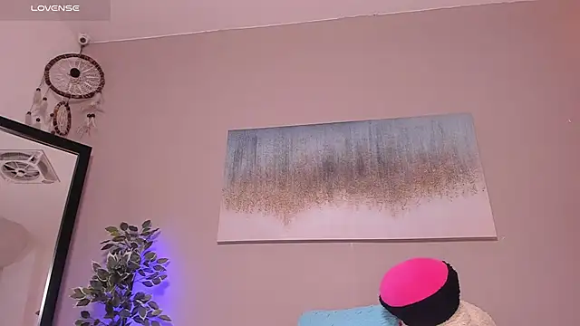 peachbrii online show from February 28, 1:43 pm