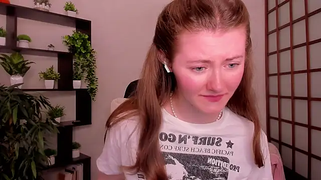 KateCuddle online show from June 25, 3:28 am