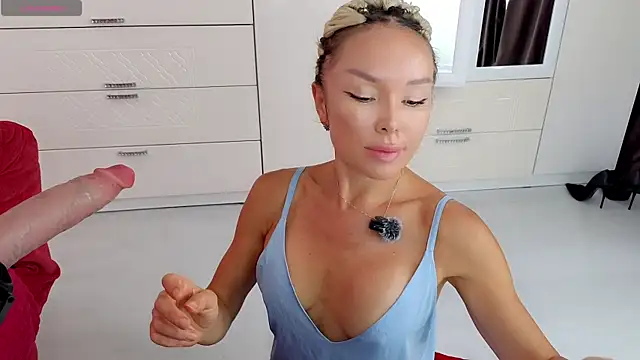 WhiteBunny online show from July 7, 6:58 am