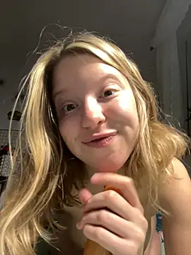 kimczii online show from June 19, 9:24 am