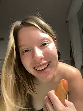 kimczii online show from August 3, 6:17 am