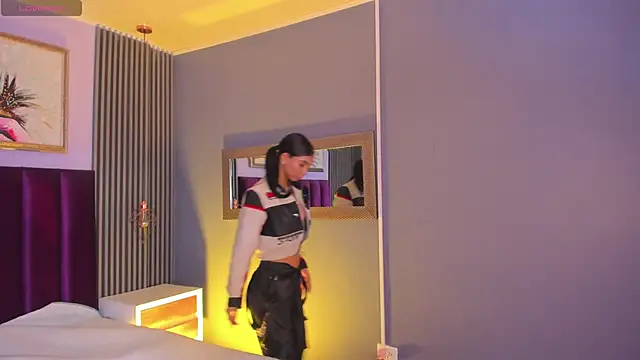 LauraAristizabal online show from July 28, 3:43 pm