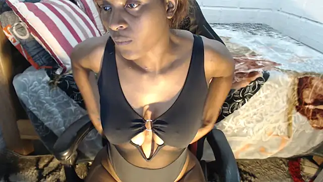 sexyjustin202 online show from June 24, 3:27 am