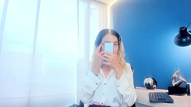 Victoria Badgal  online show from November 17, 8:31 pm