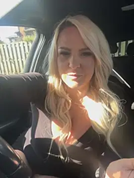 Bustyblondebabe32 online show from June 9, 8:14 am