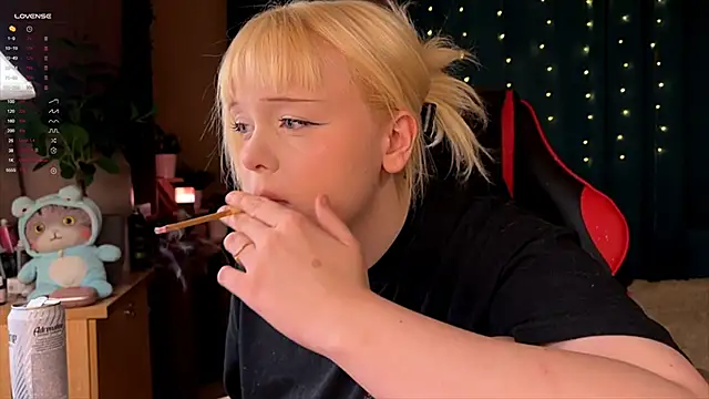 LisaLaas online show from October 9, 2:43 pm