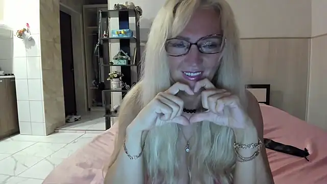 Snapshot of TrueFoxyyy chatting on September 11, 6:52 pm TrueFoxyyy online show from September 11, 6:52 pm