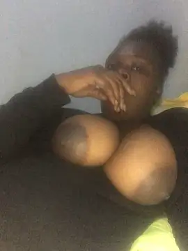 Snapshot of sweett_shaley chatting on September 12, 5:09 pm sweett shaley online show from September 12, 5:09 pm