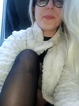 dolcehelena993 online show from December 16, 2:34 pm